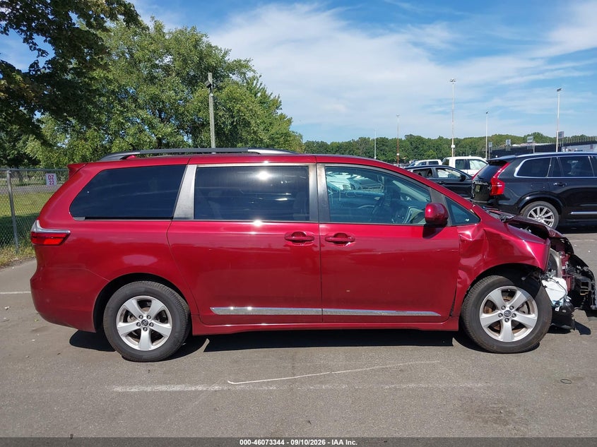TOYOTA SIENNA - zdjęcie 12