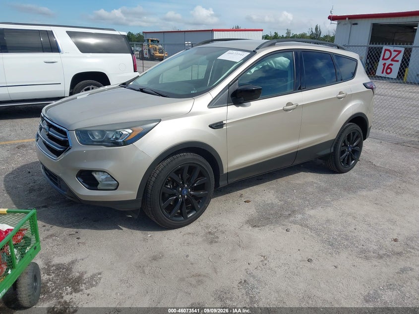 Vin: 1fmcu0gd8jud14656, lot: 46573088, ford escape se 20182