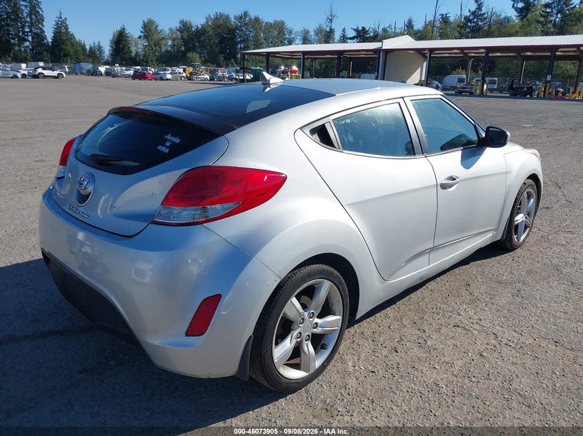 2013 HYUNDAI VELOSTER auction photo 4
