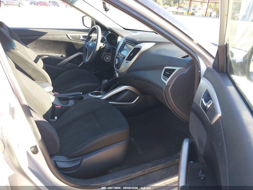 2013 HYUNDAI VELOSTER auction photo 5