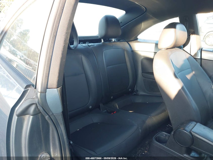2016 VOLKSWAGEN BEETLE auction photo 8