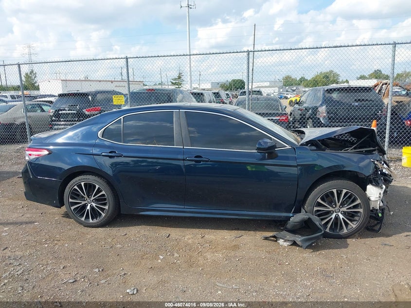 TOYOTA CAMRY - zdjęcie 14