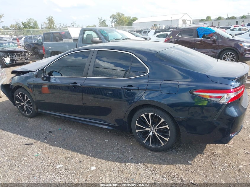 TOYOTA CAMRY - zdjęcie 15