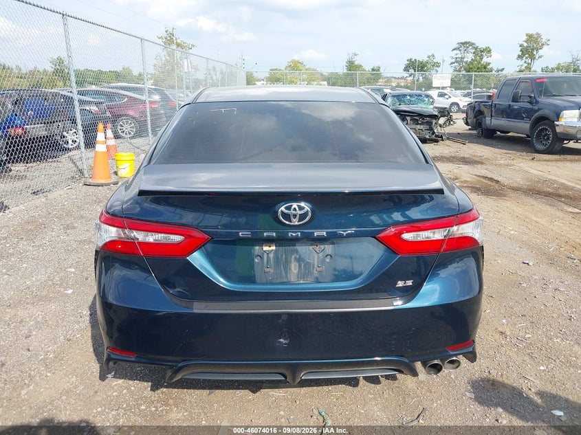 TOYOTA CAMRY - zdjęcie 17