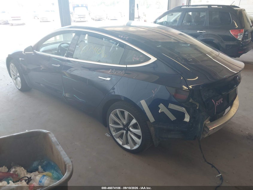 TESLA MODEL 3 - zdjęcie 3