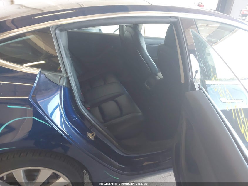 TESLA MODEL 3 - zdjęcie 8
