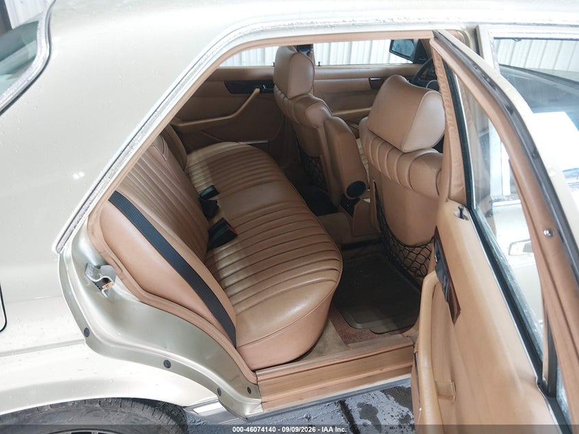 MERCEDES-BENZ 300 1981 VIN WDBCB20A9BB003268