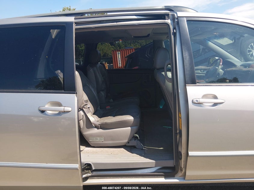 2005 TOYOTA SIENNA auction photo 8