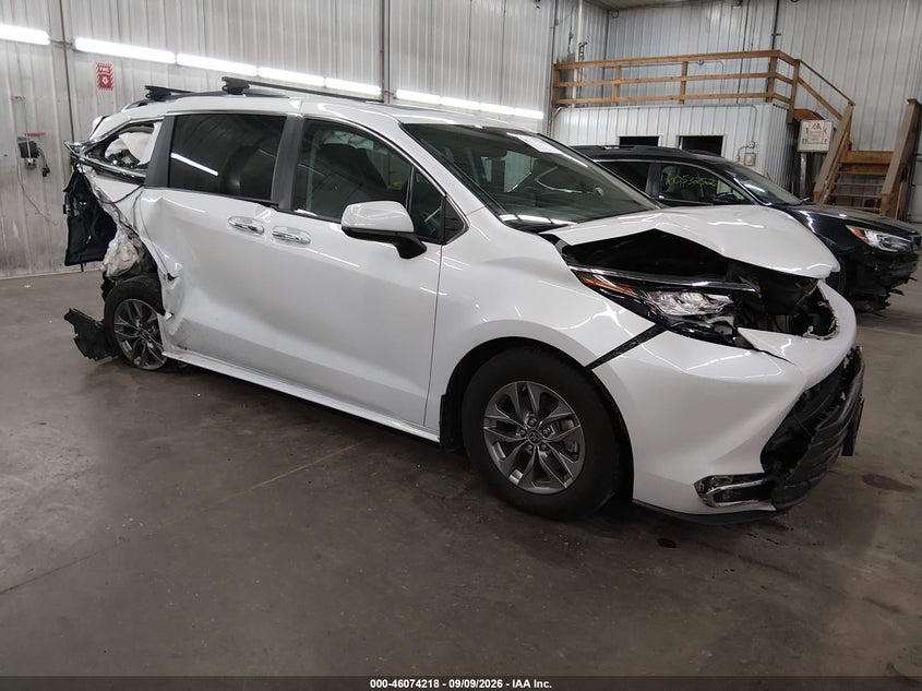 Vin: 5tdyskfc7ps081824, lot: 46573764, toyota sienna xle 2023 img_1