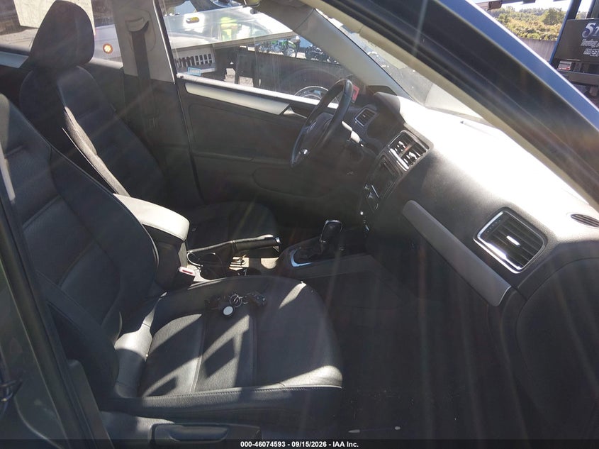 2012 VOLKSWAGEN JETTA auction photo 5