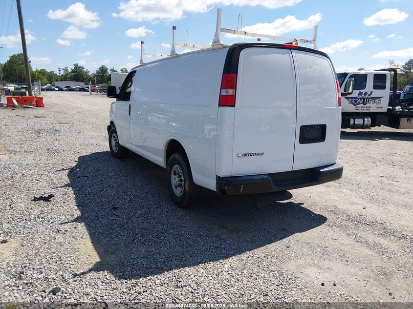 2017 CHEVROLET EXPRESS 2500 auction photo 3