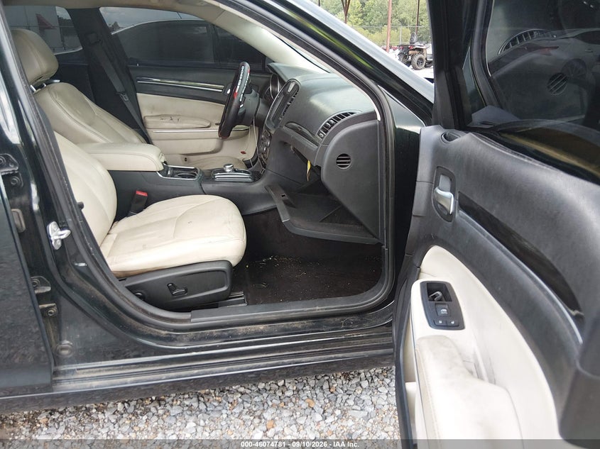2016 CHRYSLER 300 auction photo 5