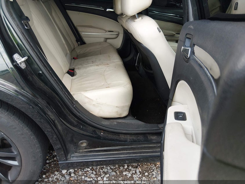 2016 CHRYSLER 300 auction photo 8