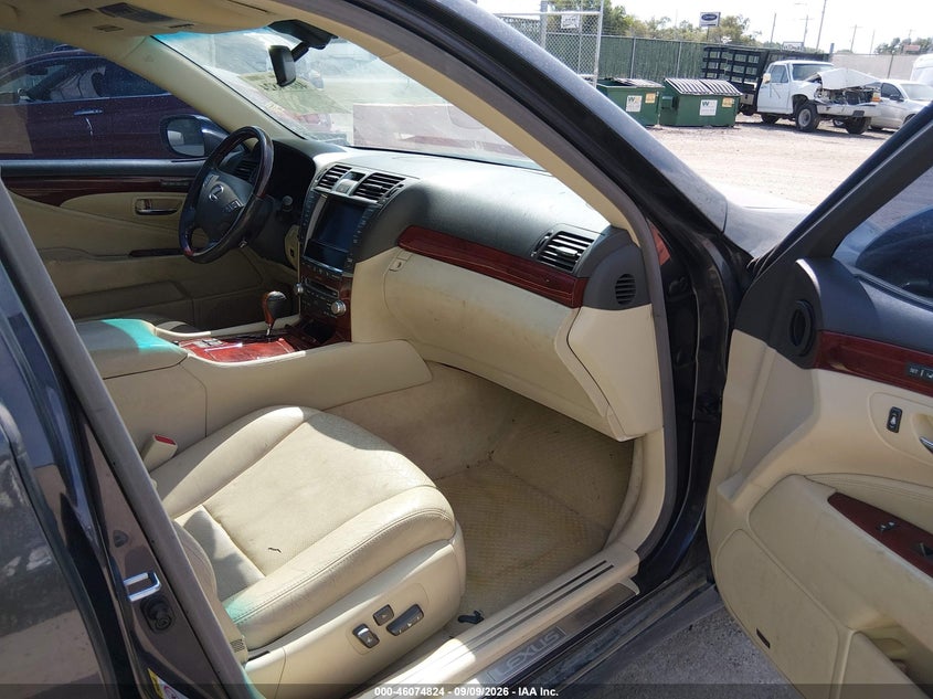 2010 LEXUS LS 460 · Фото 5