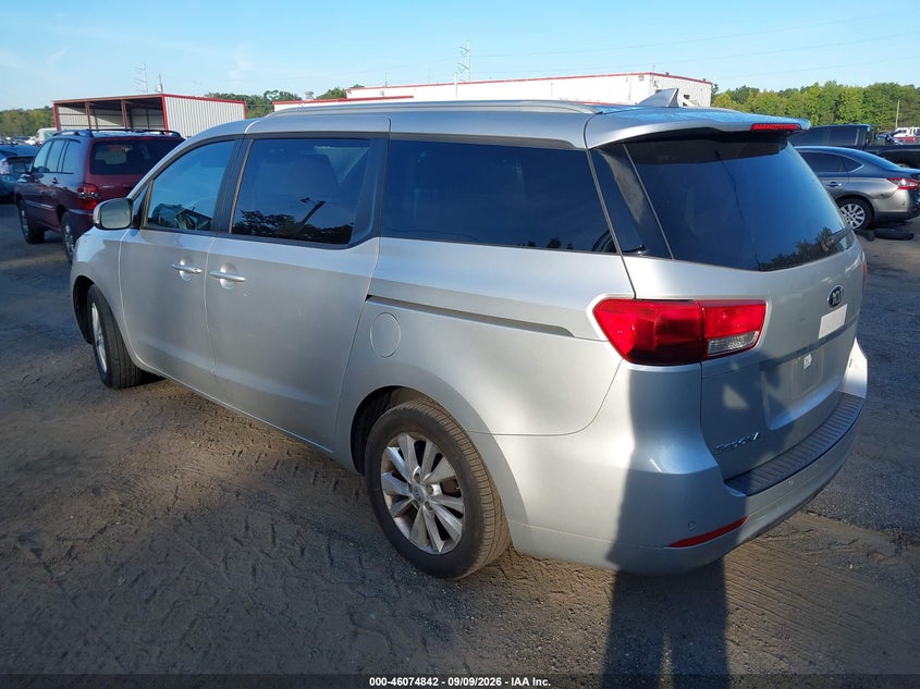 2016 KIA SEDONA auction photo 3