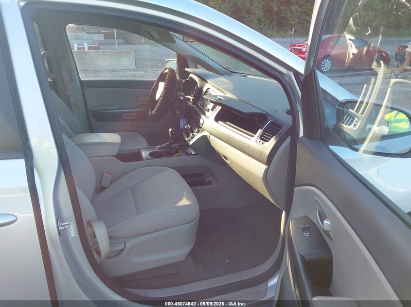 2016 KIA SEDONA auction photo 5