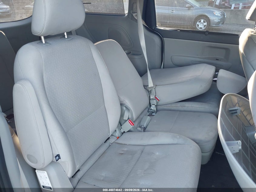 2016 KIA SEDONA auction photo 8