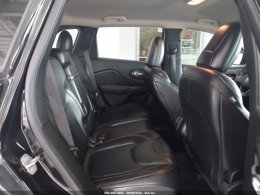 2017 JEEP CHEROKEE auction photo 8