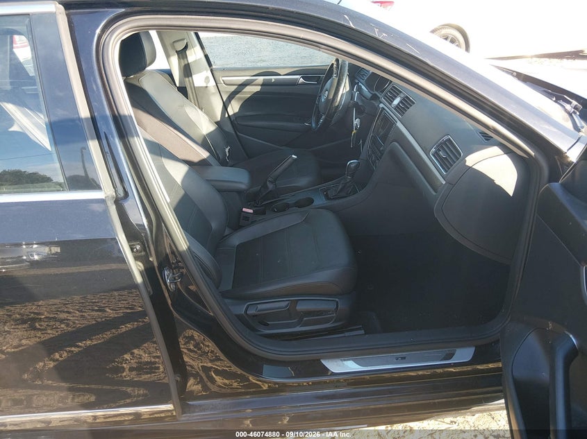 2017 VOLKSWAGEN PASSAT auction photo 5
