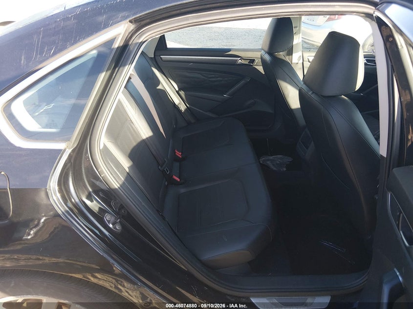 2017 VOLKSWAGEN PASSAT auction photo 8