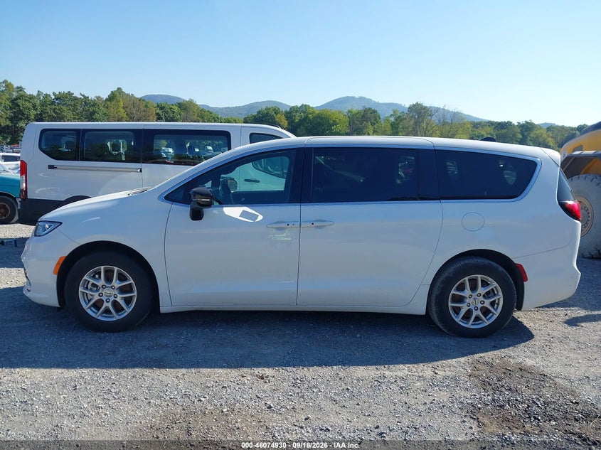 CHRYSLER PACIFICA 2025 VIN 2C4RC1BG2SR555989