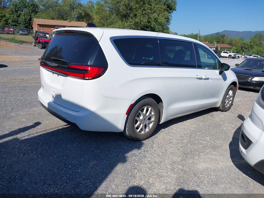 2025 CHRYSLER PACIFICA auction photo 4
