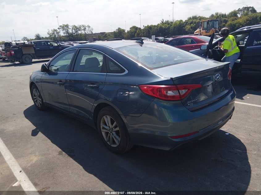 2015 HYUNDAI SONATA auction photo 3