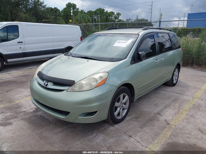 2007 TOYOTA SIENNA auction photo 2