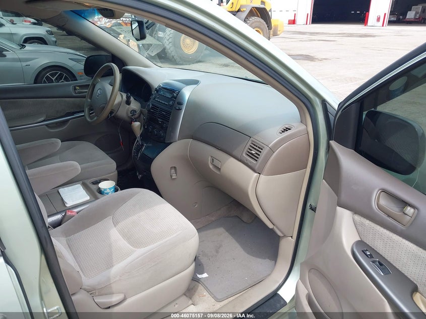 2007 TOYOTA SIENNA auction photo 5