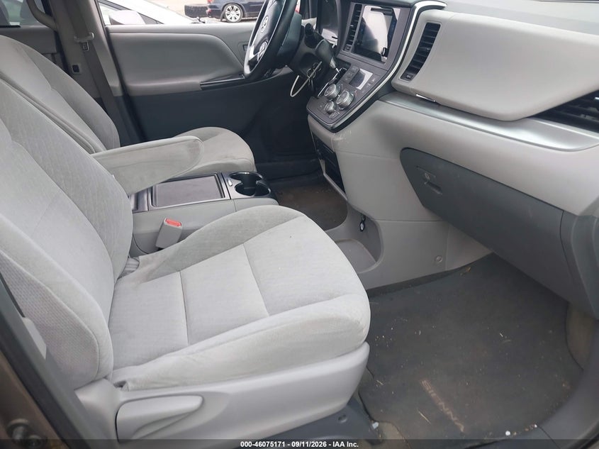 TOYOTA SIENNA - zdjęcie 5