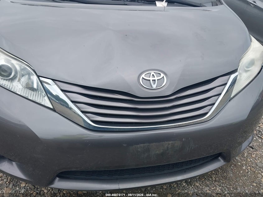 TOYOTA SIENNA - zdjęcie 6