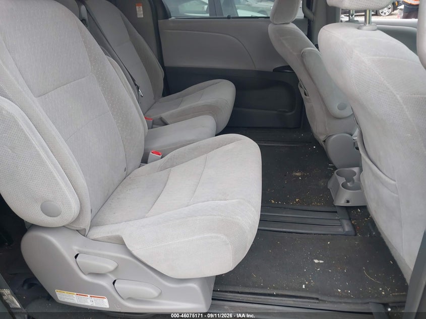 TOYOTA SIENNA - zdjęcie 8
