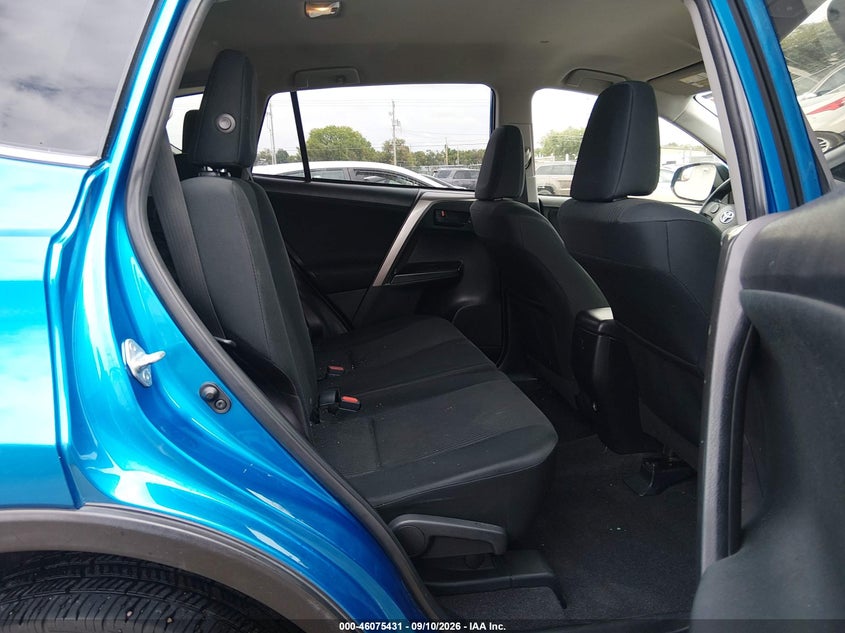 TOYOTA RAV4 - zdjęcie 8