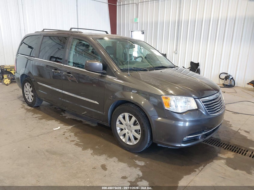 2015 CHRYSLER TOWN & COUNTRY auction photo 1