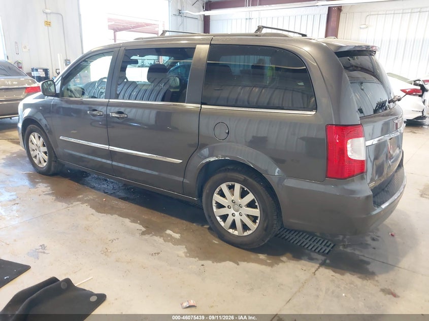 2015 CHRYSLER TOWN & COUNTRY auction photo 3