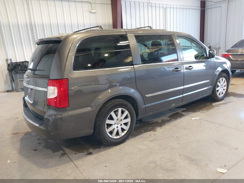 2015 CHRYSLER TOWN & COUNTRY auction photo 4