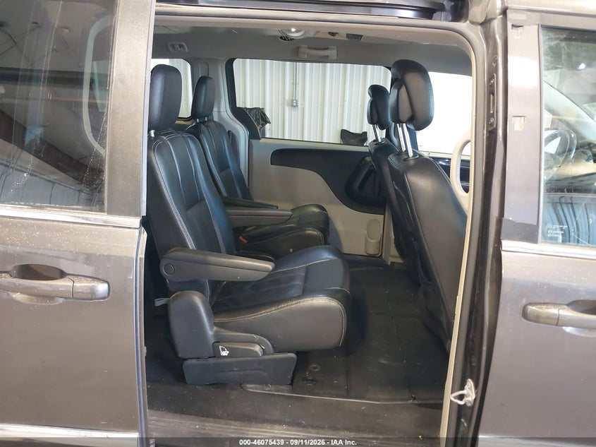 2015 CHRYSLER TOWN & COUNTRY auction photo 8