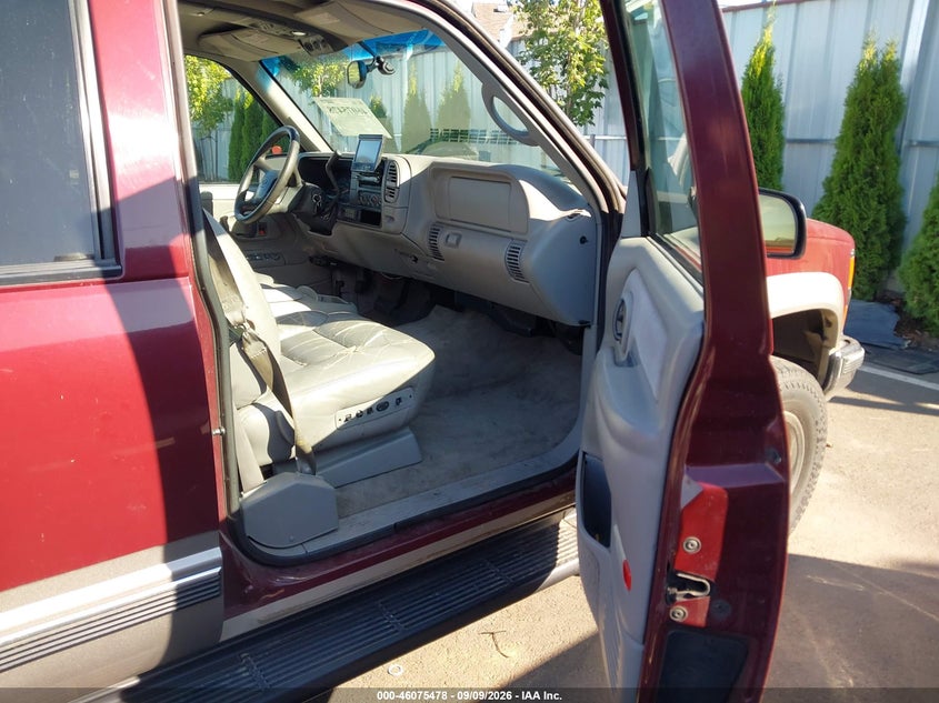 1999 CHEVROLET SUBURBAN 2500 auction photo 5