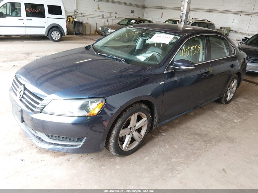 2014 VOLKSWAGEN PASSAT auction photo 2