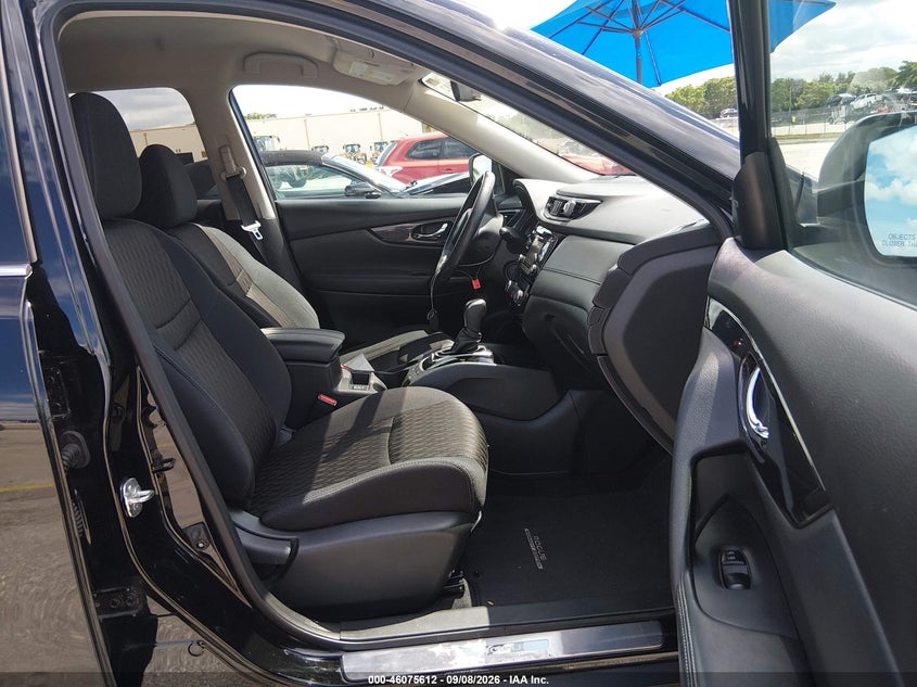 2017 NISSAN ROGUE auction photo 5