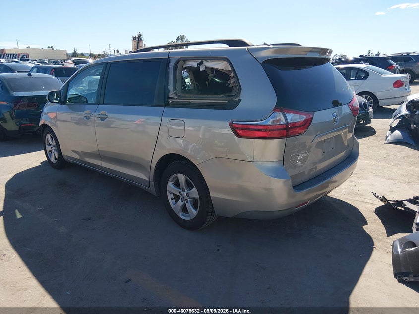 TOYOTA SIENNA - zdjęcie 3