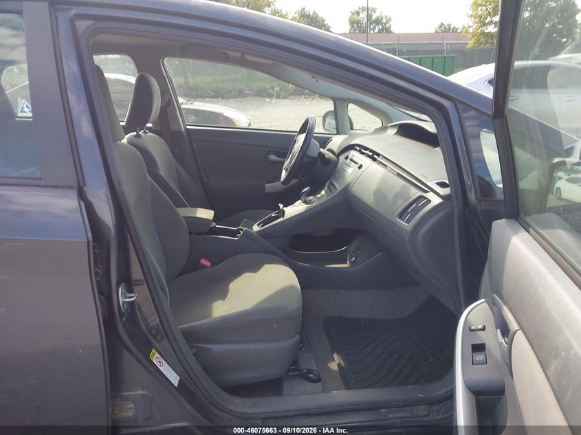 2011 TOYOTA PRIUS auction photo 5