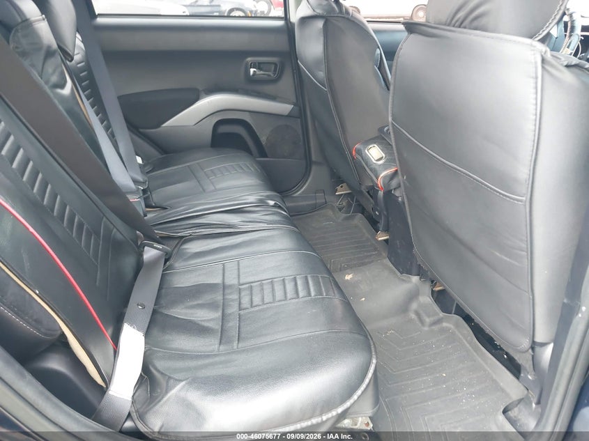 2010 MITSUBISHI OUTLANDER auction photo 8