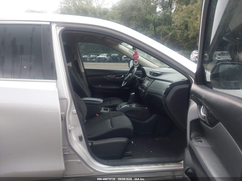 2017 NISSAN ROGUE auction photo 5