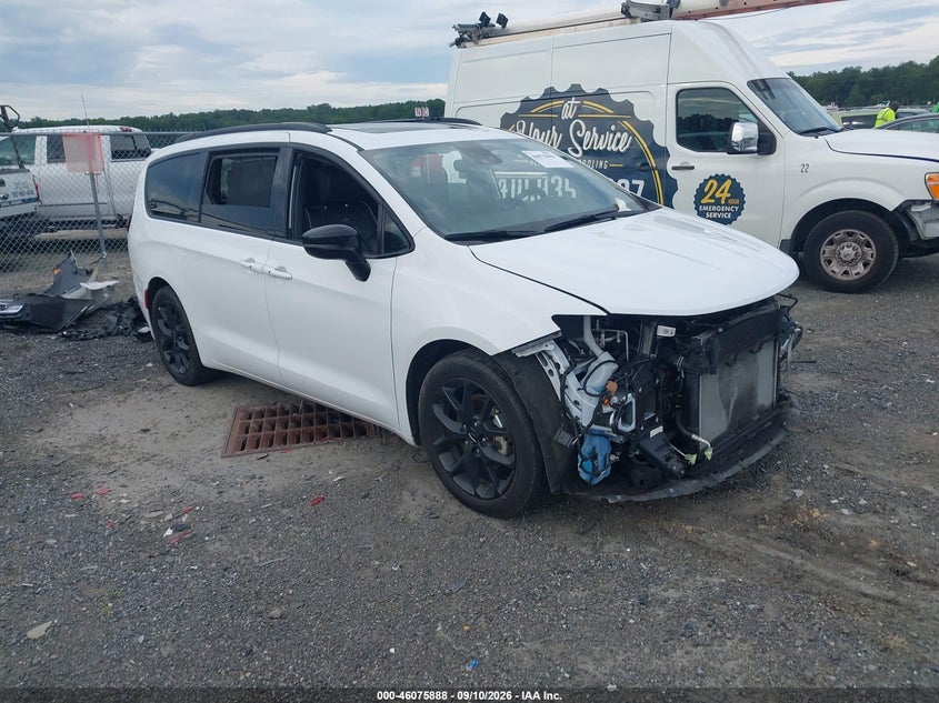 2025 CHRYSLER PACIFICA auction photo 1