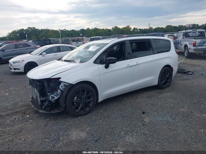 2025 CHRYSLER PACIFICA auction photo 2
