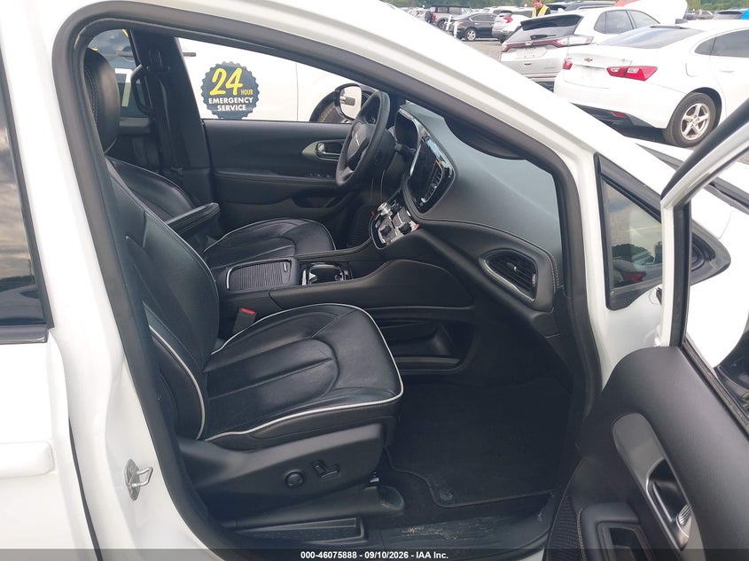 2025 CHRYSLER PACIFICA auction photo 5