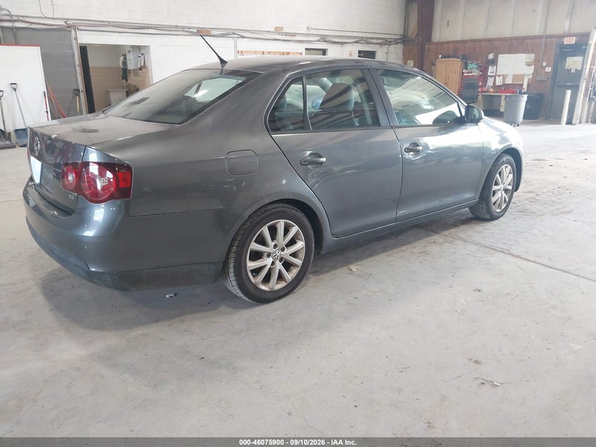 2010 VOLKSWAGEN JETTA auction photo 4