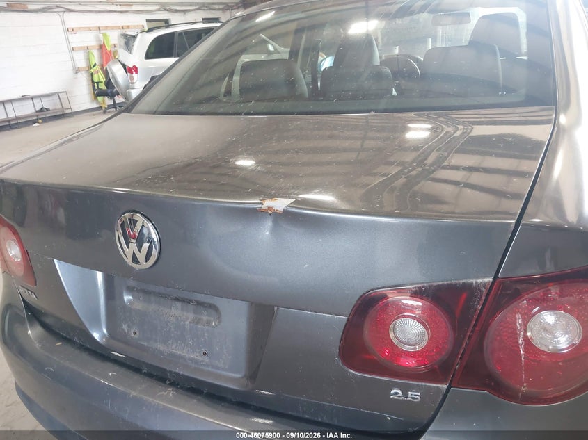 2010 VOLKSWAGEN JETTA auction photo 6
