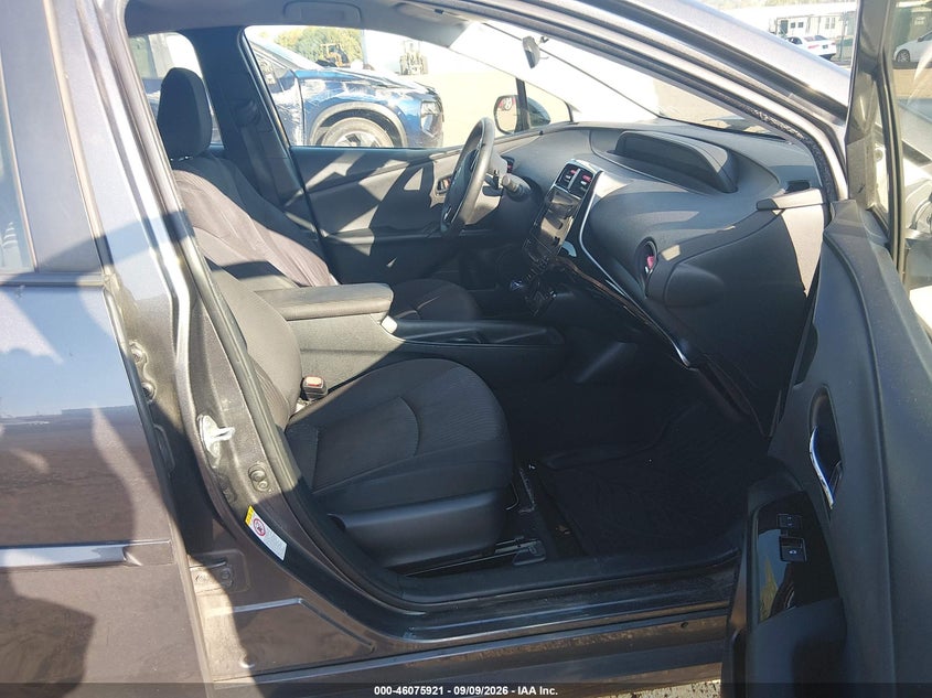 2017 TOYOTA PRIUS auction photo 5